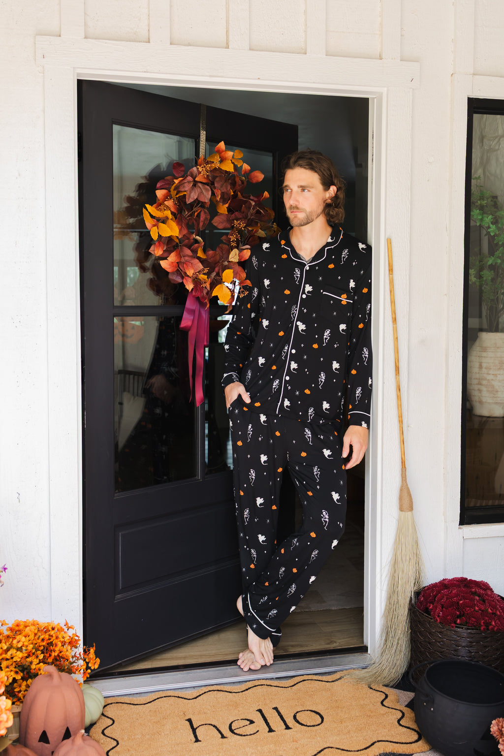 Men's Long Sleeve Pajama Set in Halloween Friends