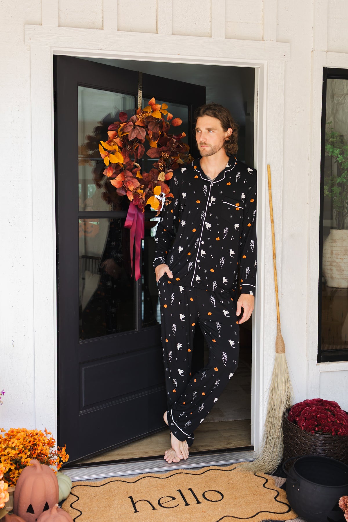 Men's Long Sleeve Pajama Set in Halloween Friends