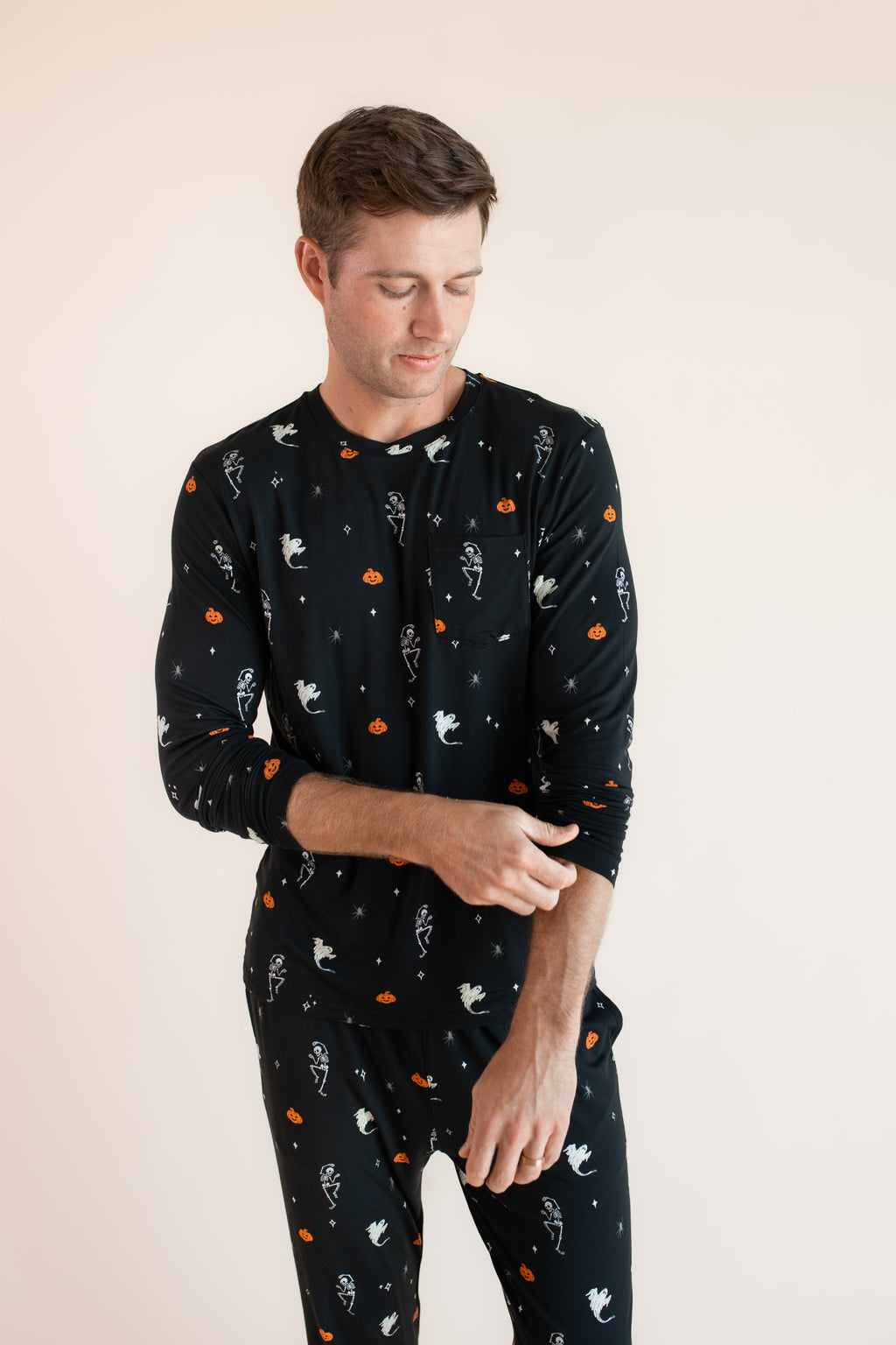 Men's Jogger Set in Halloween Friends