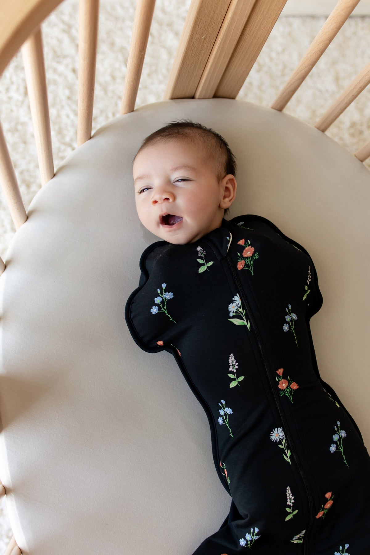 Swaddle Bag in Midnight Wildflower 0.5