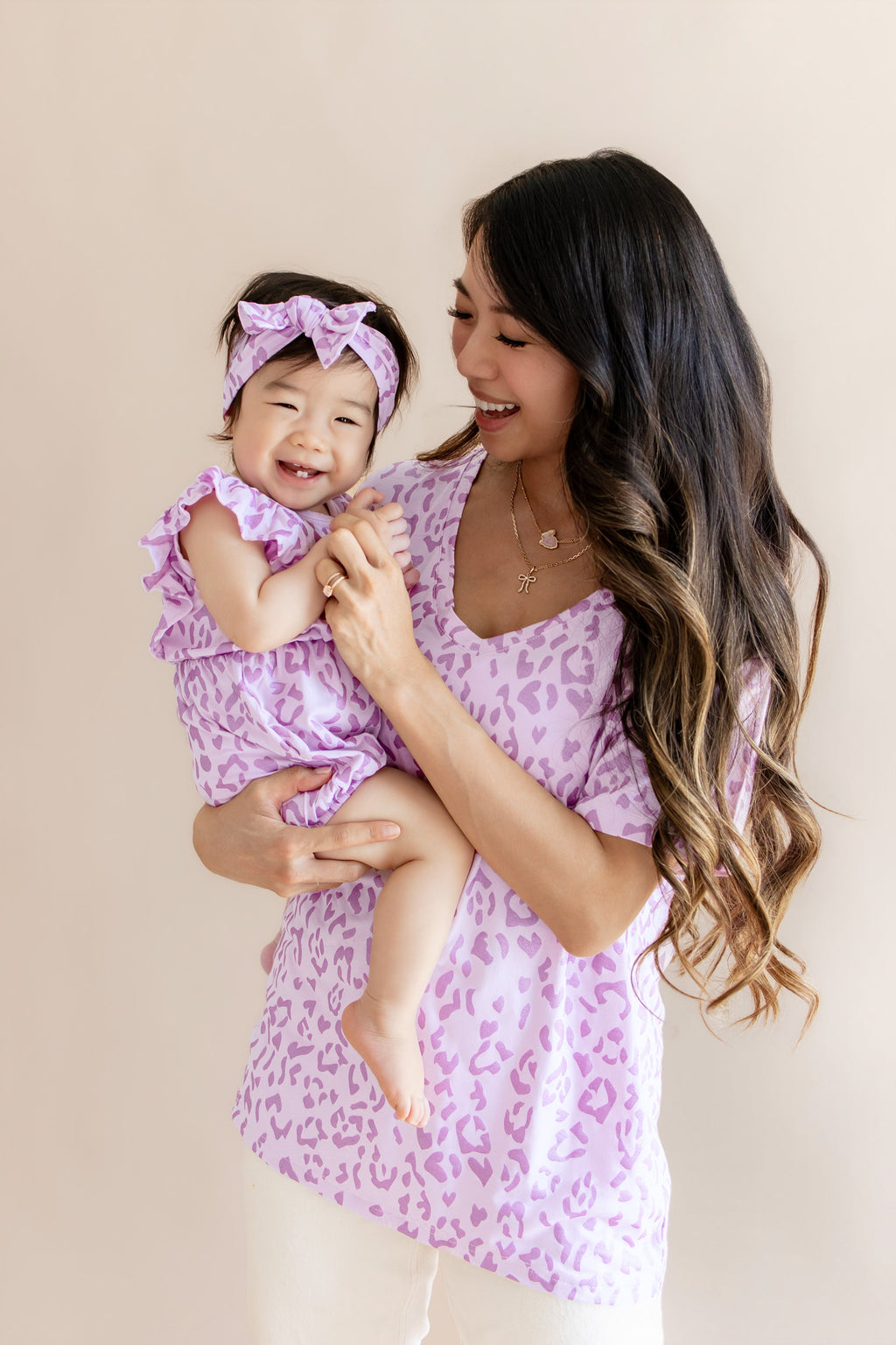 Women's Oversized V-Neck Tee in Thistle Leopard