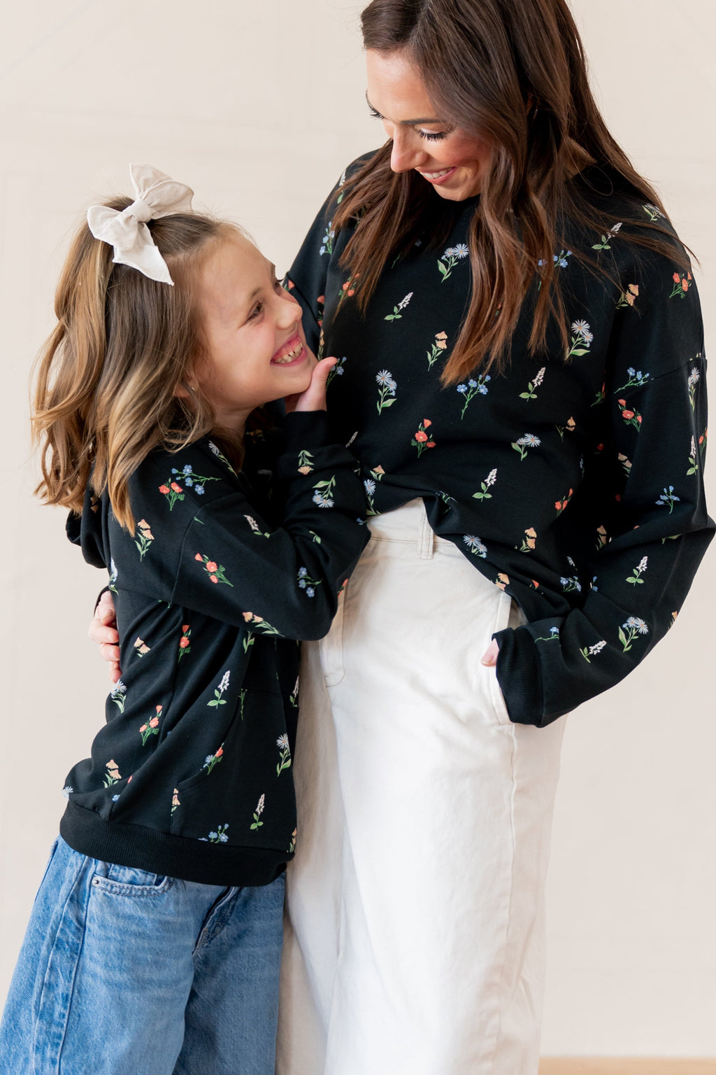 Hoodie in Midnight Wildflower