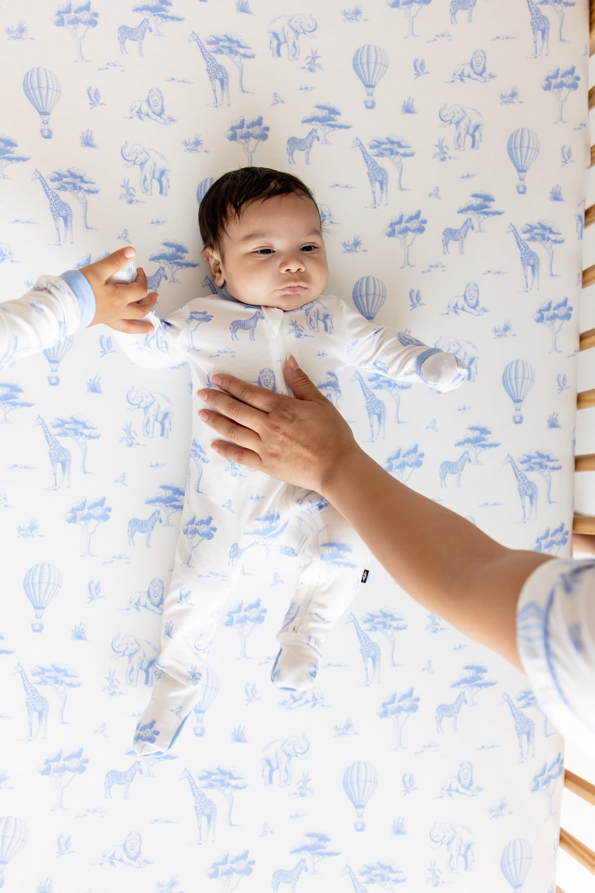 Crib Sheet in Toile Safari