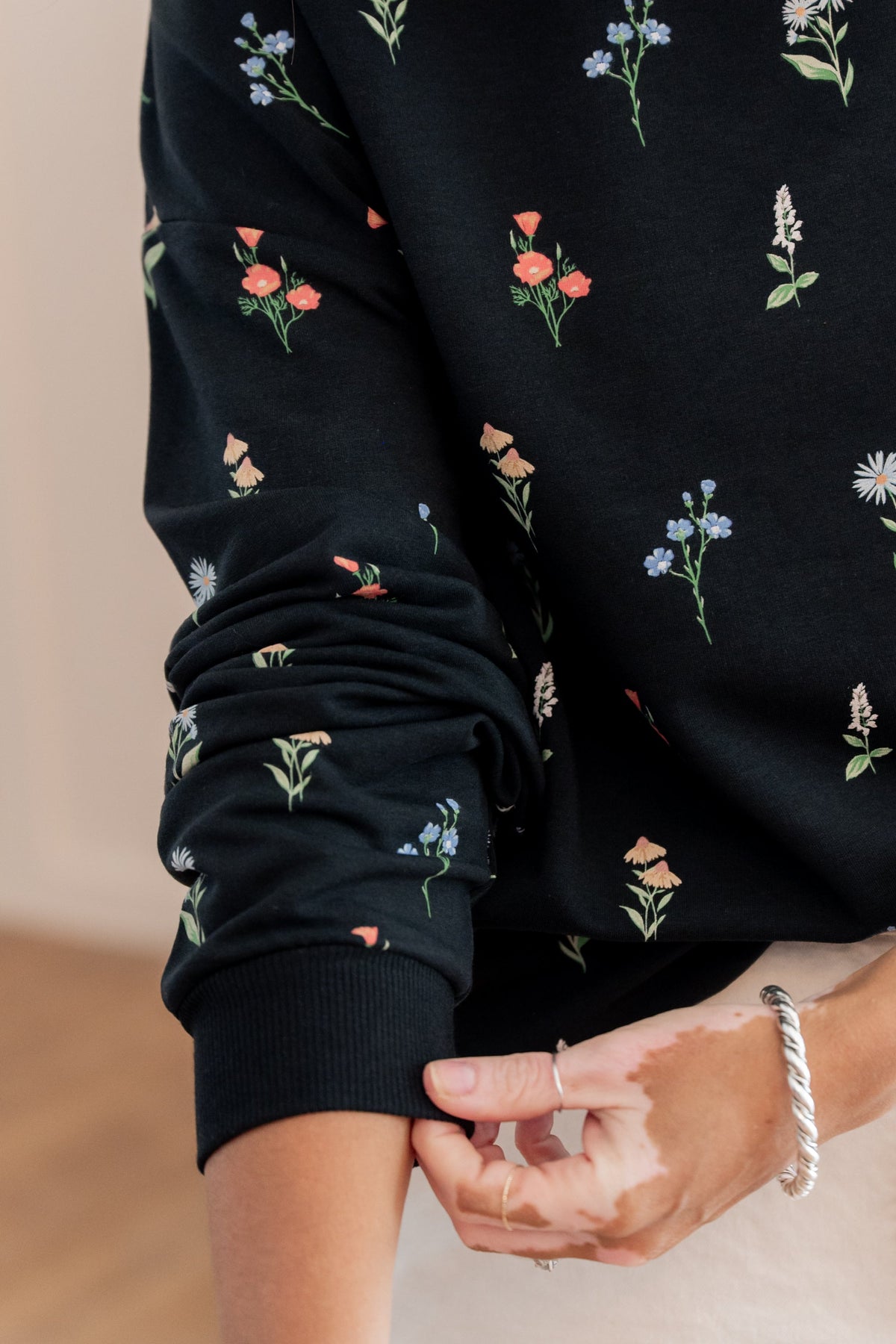 Women's Sweatshirt in Midnight Wildflower